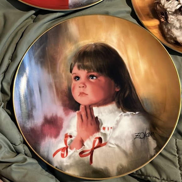 10.25” vintage Set of 3 Children at Christmas Collection by painter, Zolan - Picture 2 of 8